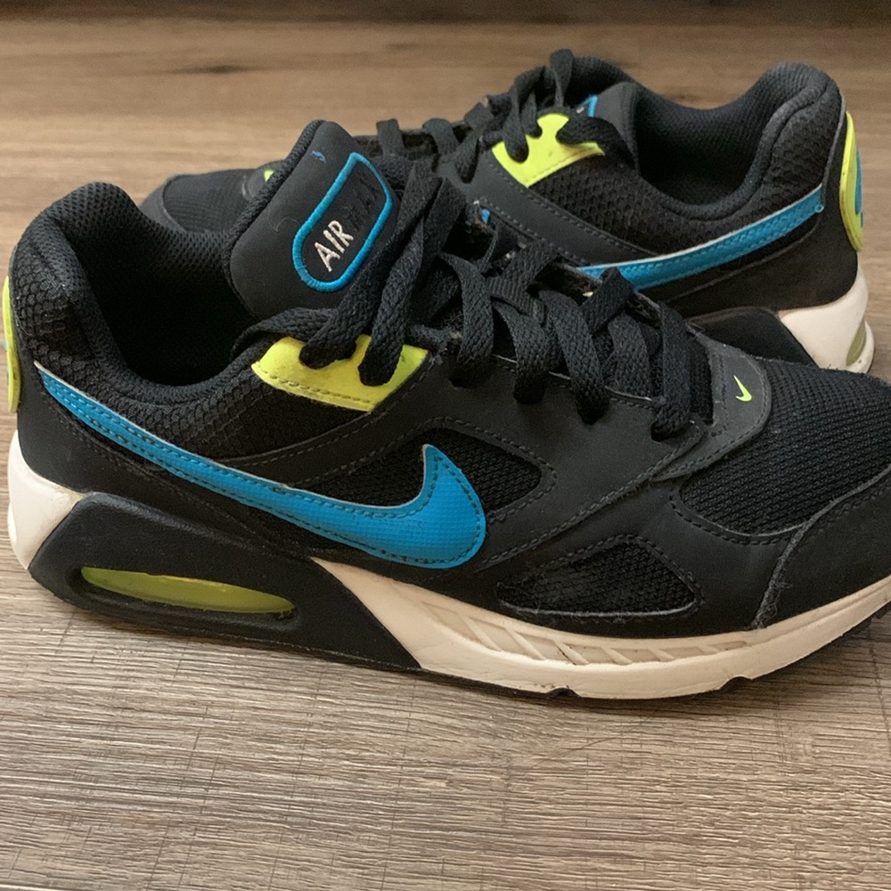 Nike Air Max Ivo Trainers 7 Y W 8.5